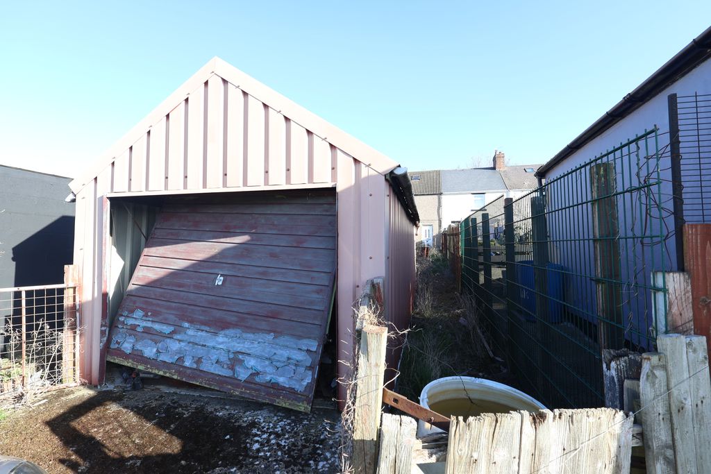 Garage- click for photo gallery